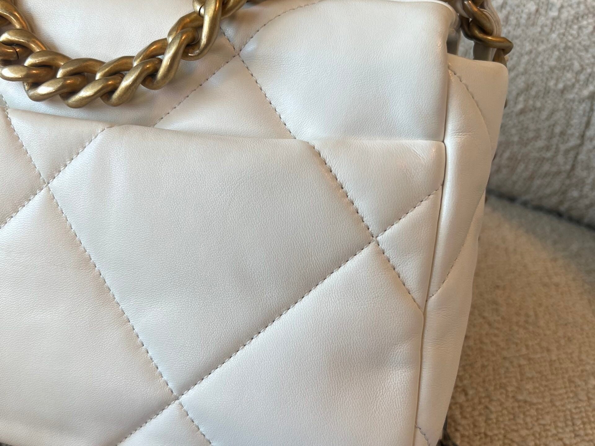 CHANEL Handbag 22P White Lambskin Quilted 19 Flap Small Mixed Hardware - Redeluxe