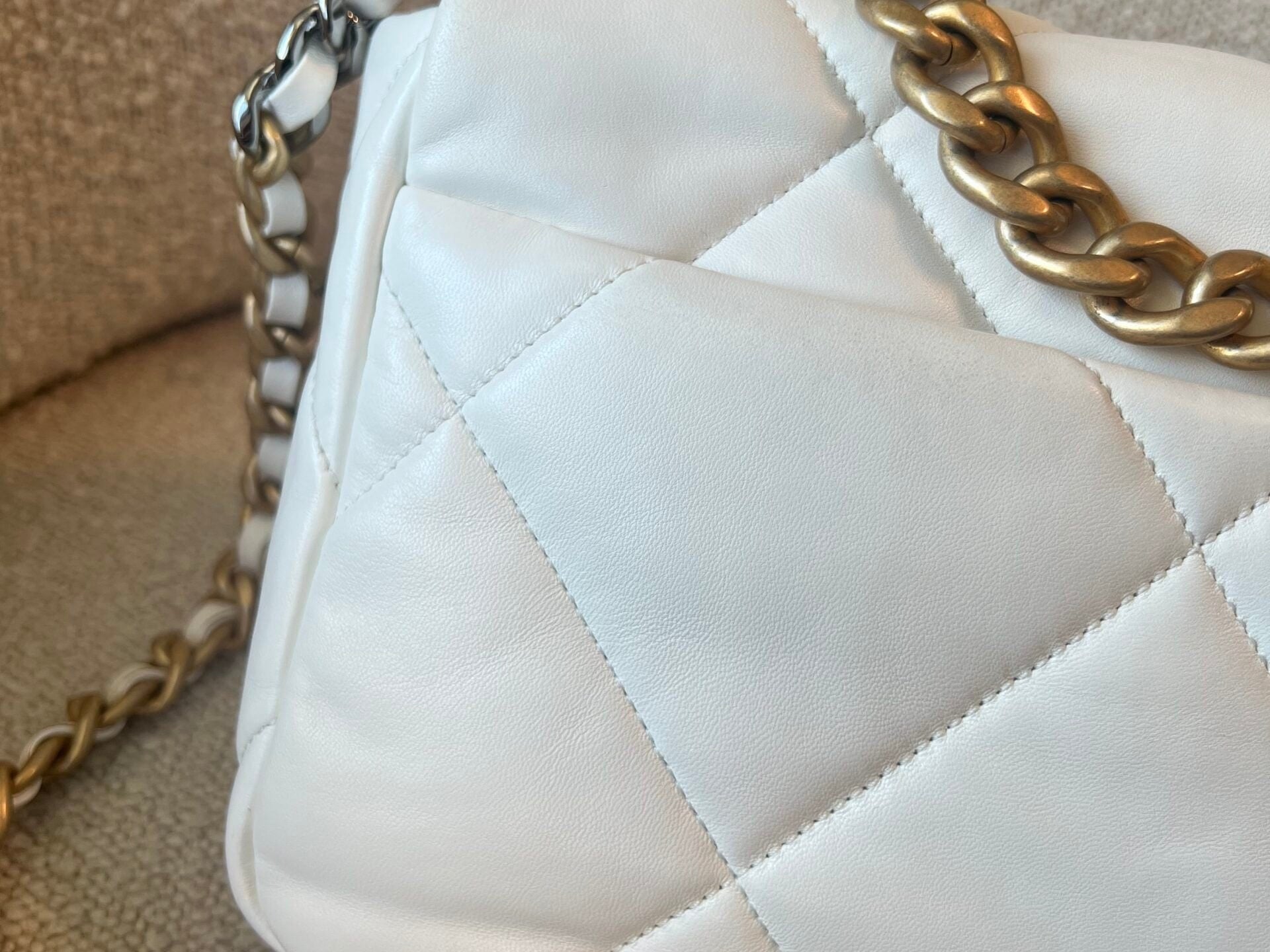 CHANEL Handbag 22P White Lambskin Quilted 19 Flap Small Mixed Hardware - Redeluxe