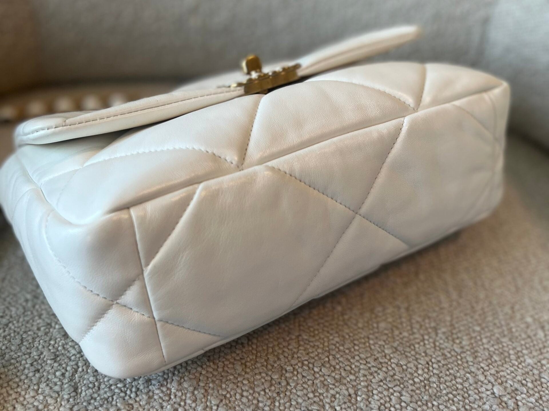 CHANEL Handbag 22P White Lambskin Quilted 19 Flap Small Mixed Hardware - Redeluxe