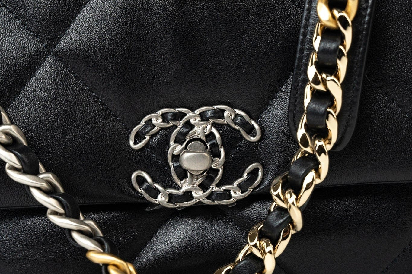 CHANEL Handbag 22S Black Lambskin Quilted 19 Flap Small Mixed Reverse Hardware - Redeluxe