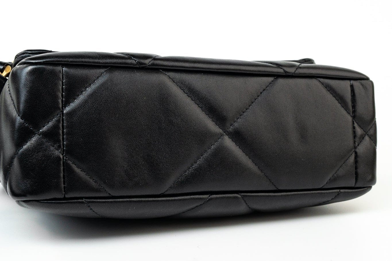 CHANEL Handbag 22S Black Lambskin Quilted 19 Flap Small Mixed Reverse Hardware - Redeluxe