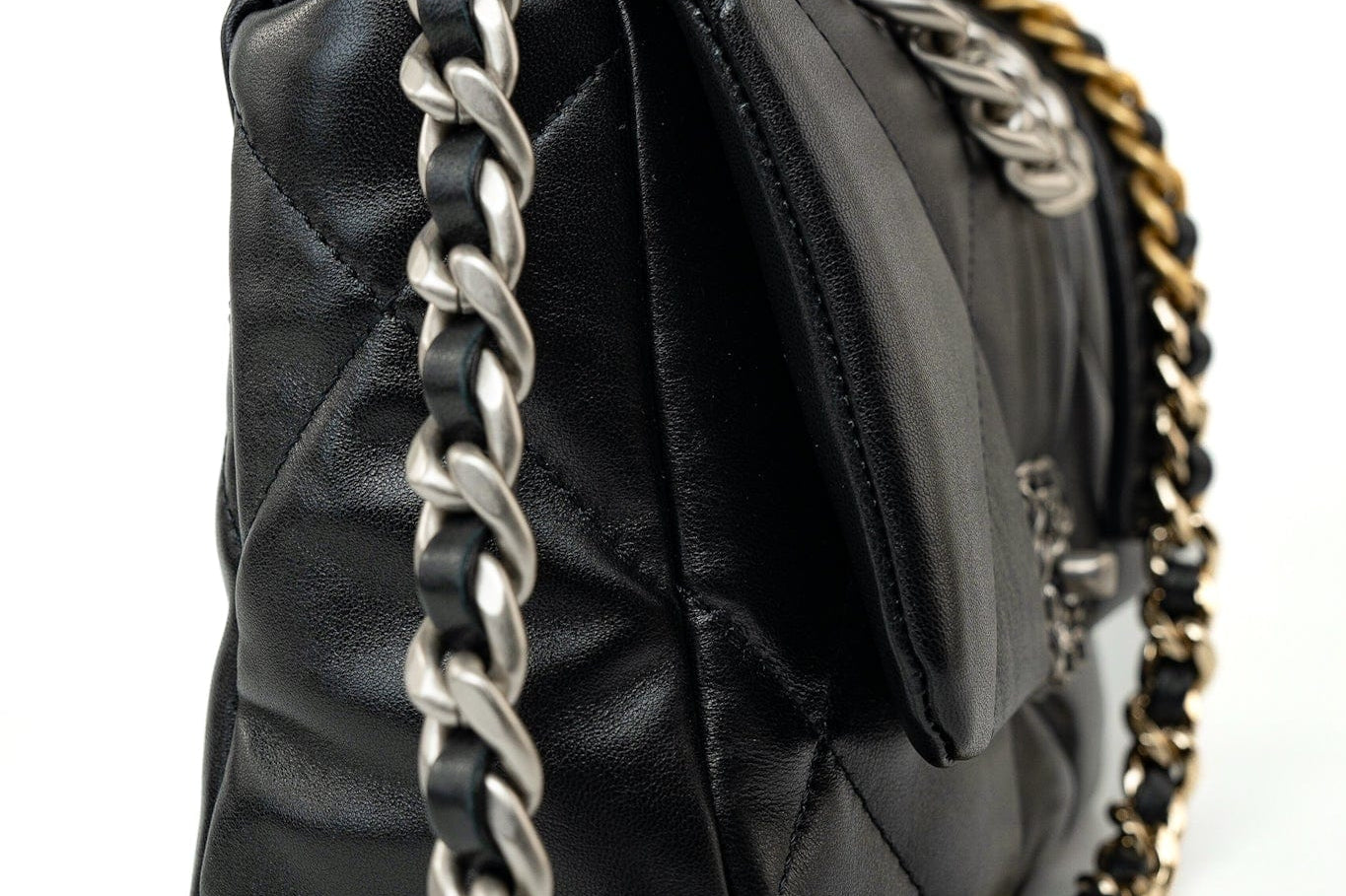 CHANEL Handbag 22S Black Lambskin Quilted 19 Flap Small Mixed Reverse Hardware - Redeluxe