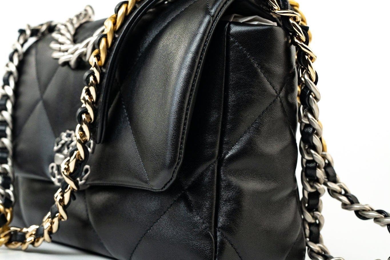 CHANEL Handbag 22S Black Lambskin Quilted 19 Flap Small Mixed Reverse Hardware - Redeluxe
