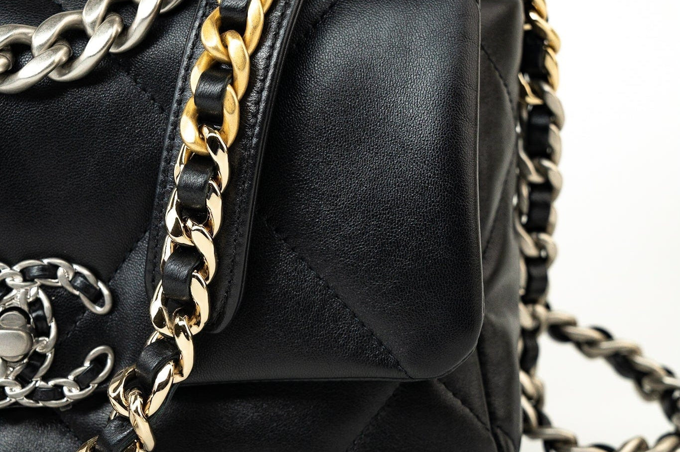 CHANEL Handbag 22S Black Lambskin Quilted 19 Flap Small Mixed Reverse Hardware - Redeluxe