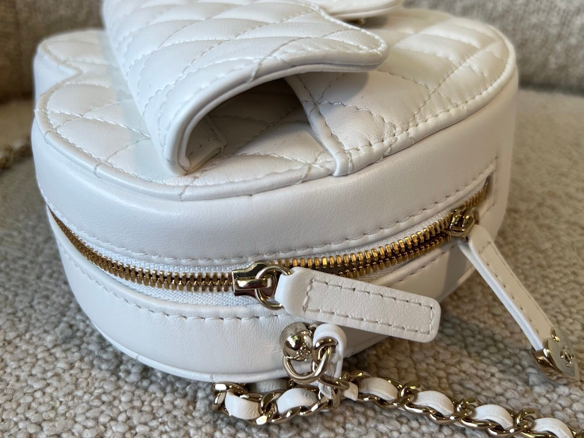 CHANEL Handbag 22S CC In Love White Lambskin Quilted Large Heart Bag LGHW - Redeluxe