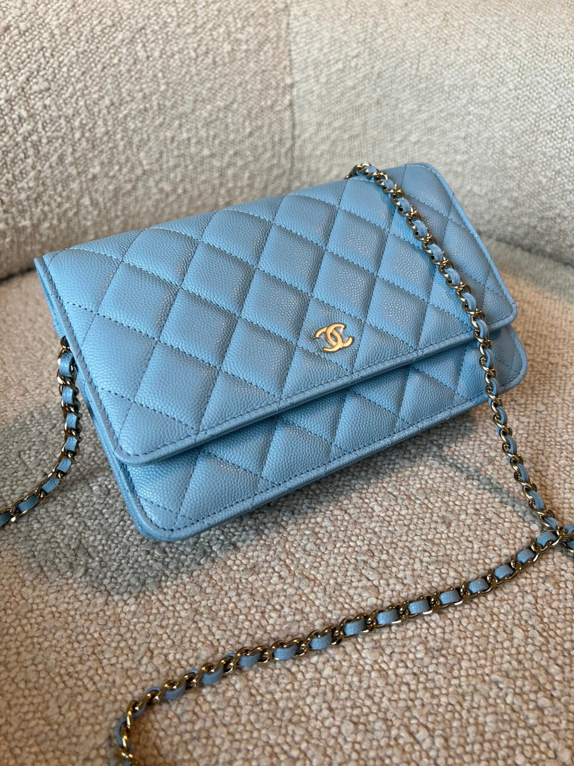 ★you a use★ Wonder wallet Caviar blue lin Gold/Silver 22S Light Blue Caviar Quilted Wallet On Chain (WOC) – REDELUXE