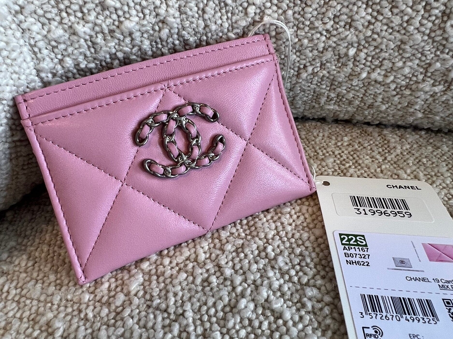 CHANEL Handbag 22S Pink 19 Flap Card Holder - Redeluxe