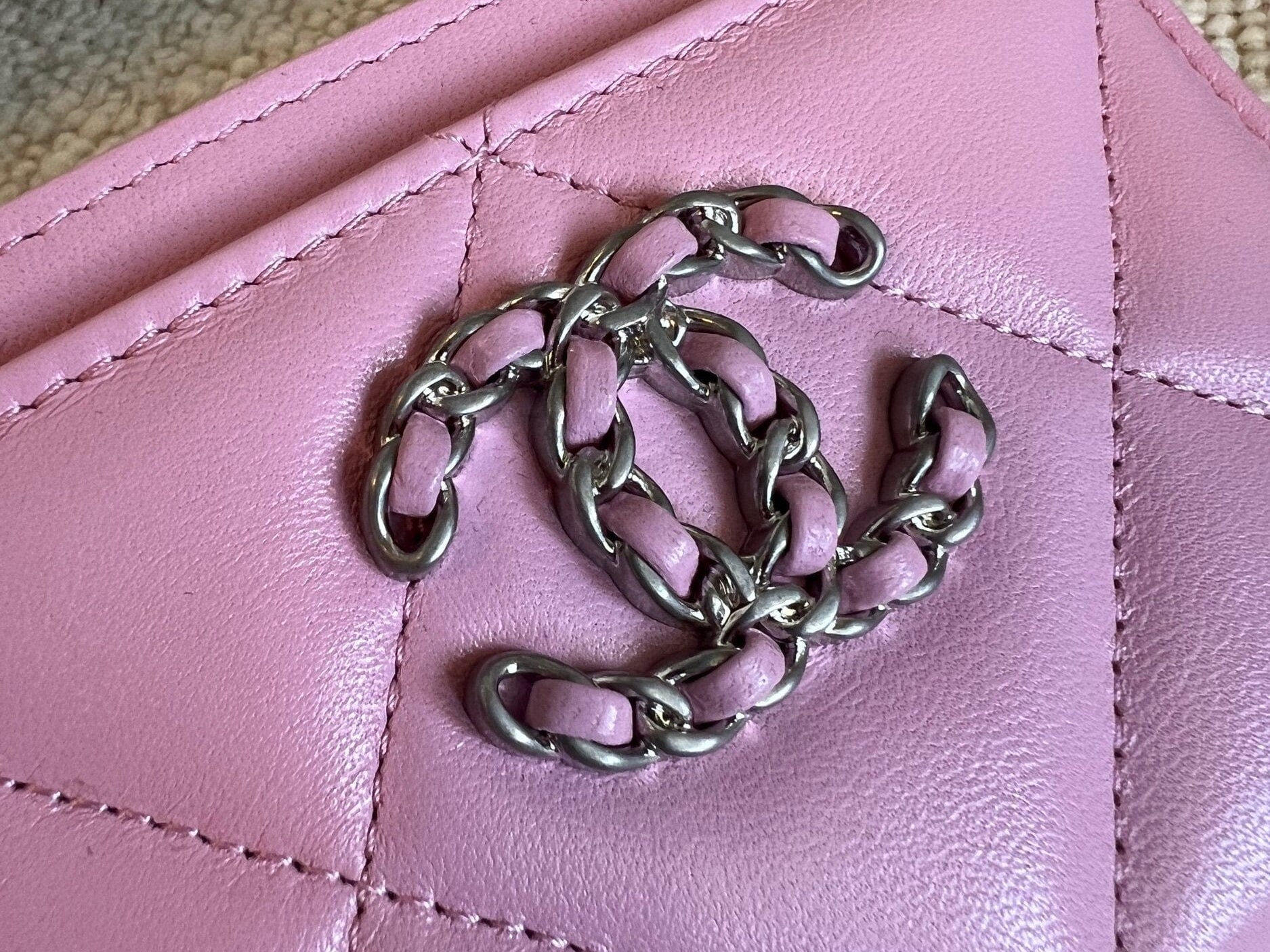 CHANEL Handbag 22S Pink 19 Flap Card Holder - Redeluxe