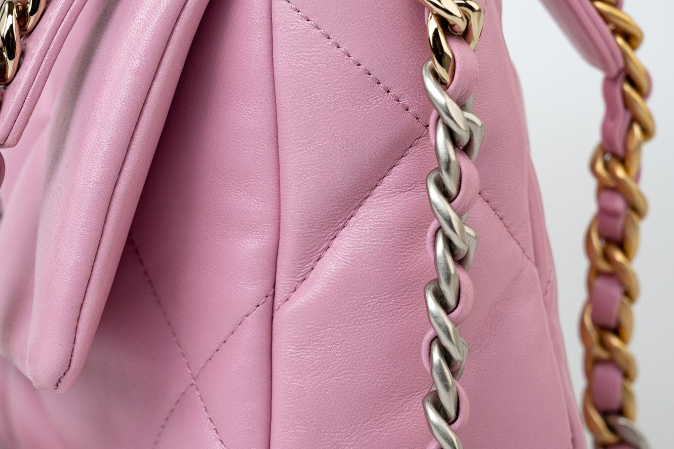 CHANEL Handbag 22S Pink Lambskin Quilted 19 Small Reverse Mixed Hardware - Redeluxe