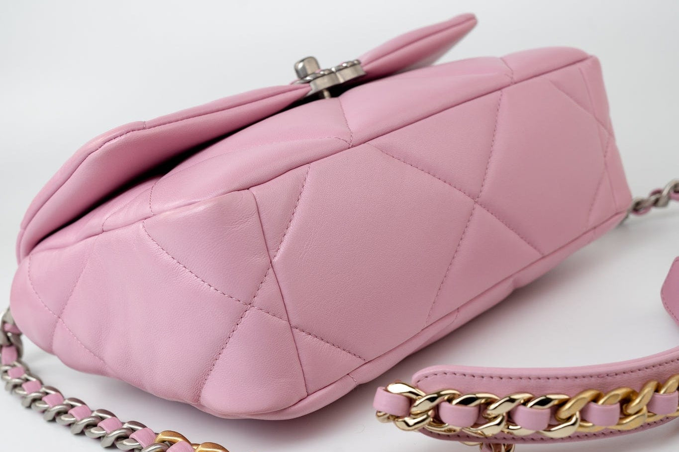 CHANEL Handbag 22S Pink Lambskin Quilted 19 Small Reverse Mixed Hardware - Redeluxe