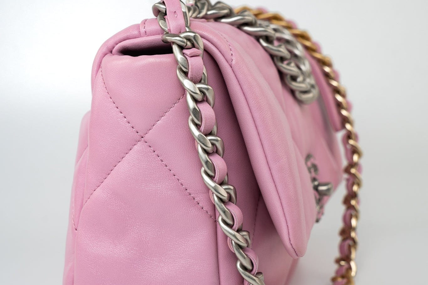 CHANEL Handbag 22S Pink Lambskin Quilted 19 Small Reverse Mixed Hardware - Redeluxe