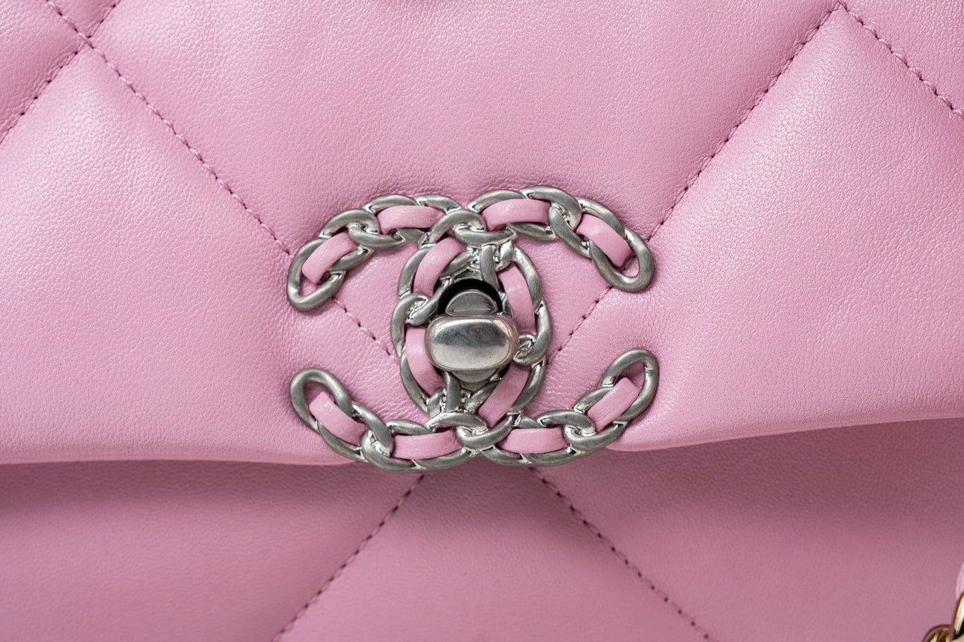 CHANEL Handbag 22S Pink Lambskin Quilted 19 Small Reverse Mixed Hardware - Redeluxe