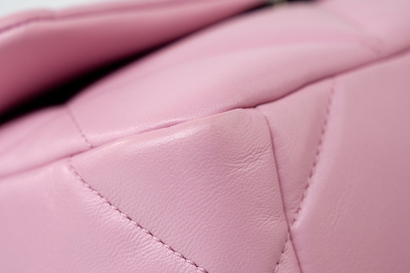 CHANEL Handbag 22S Pink Lambskin Quilted 19 Small Reverse Mixed Hardware - Redeluxe