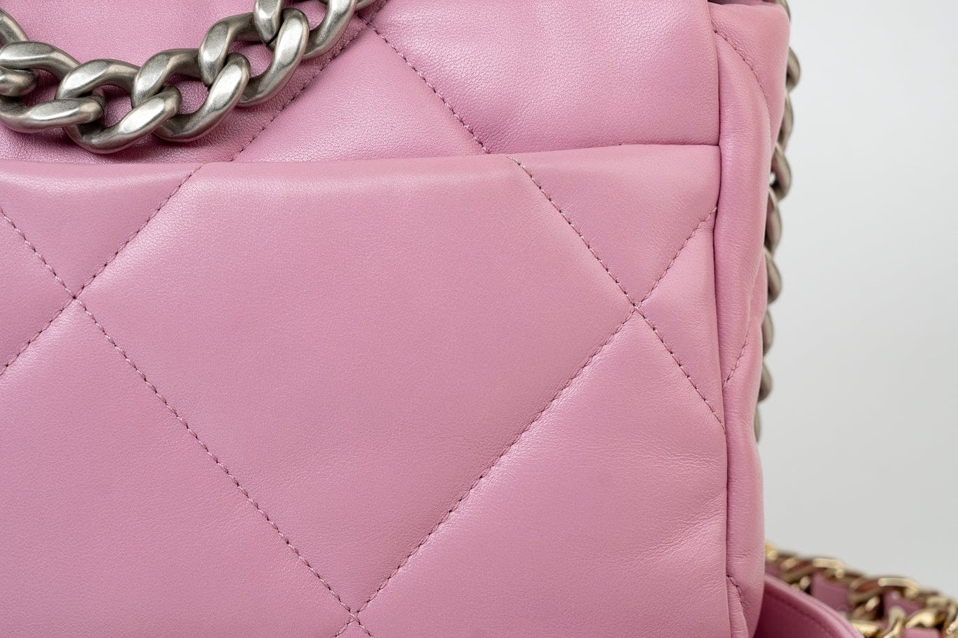CHANEL Handbag 22S Pink Lambskin Quilted 19 Small Reverse Mixed Hardware - Redeluxe
