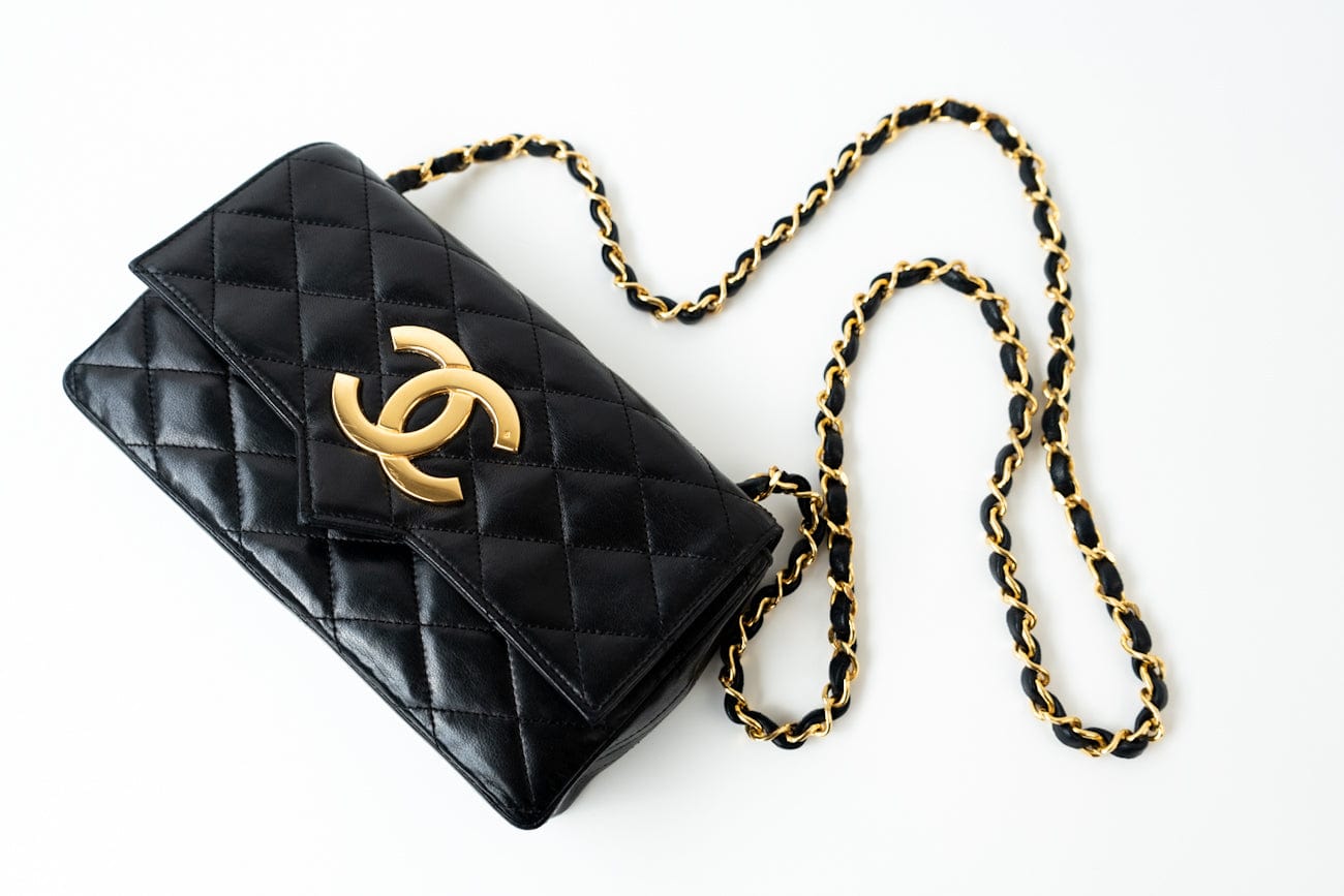 Buy CHANEL Vintage Black Lambskin Bag | REDELUXE Luxury Pre-Owned