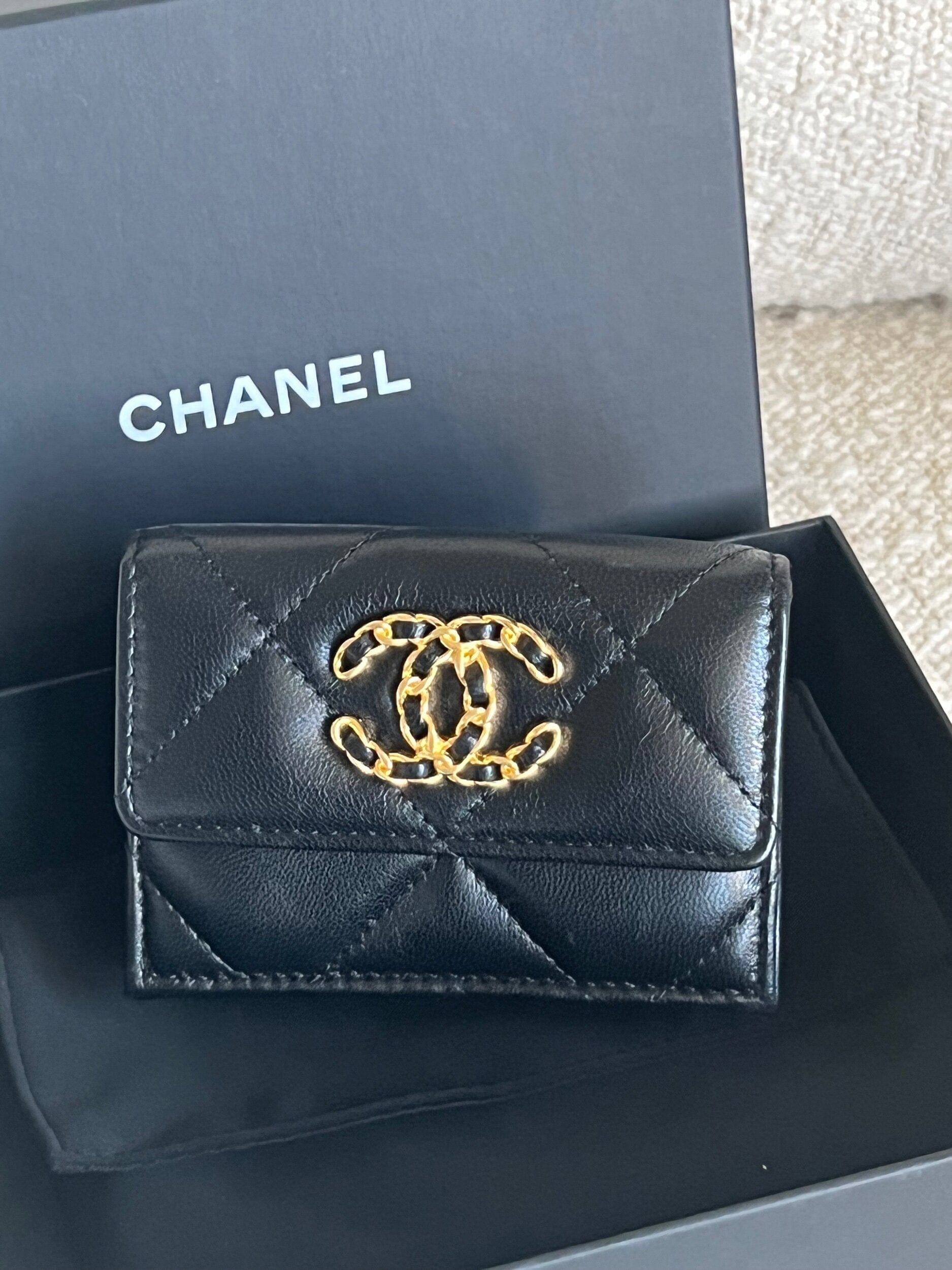 Chanel 19 Flap Lambskin Coin Purse Black – REDELUXE
