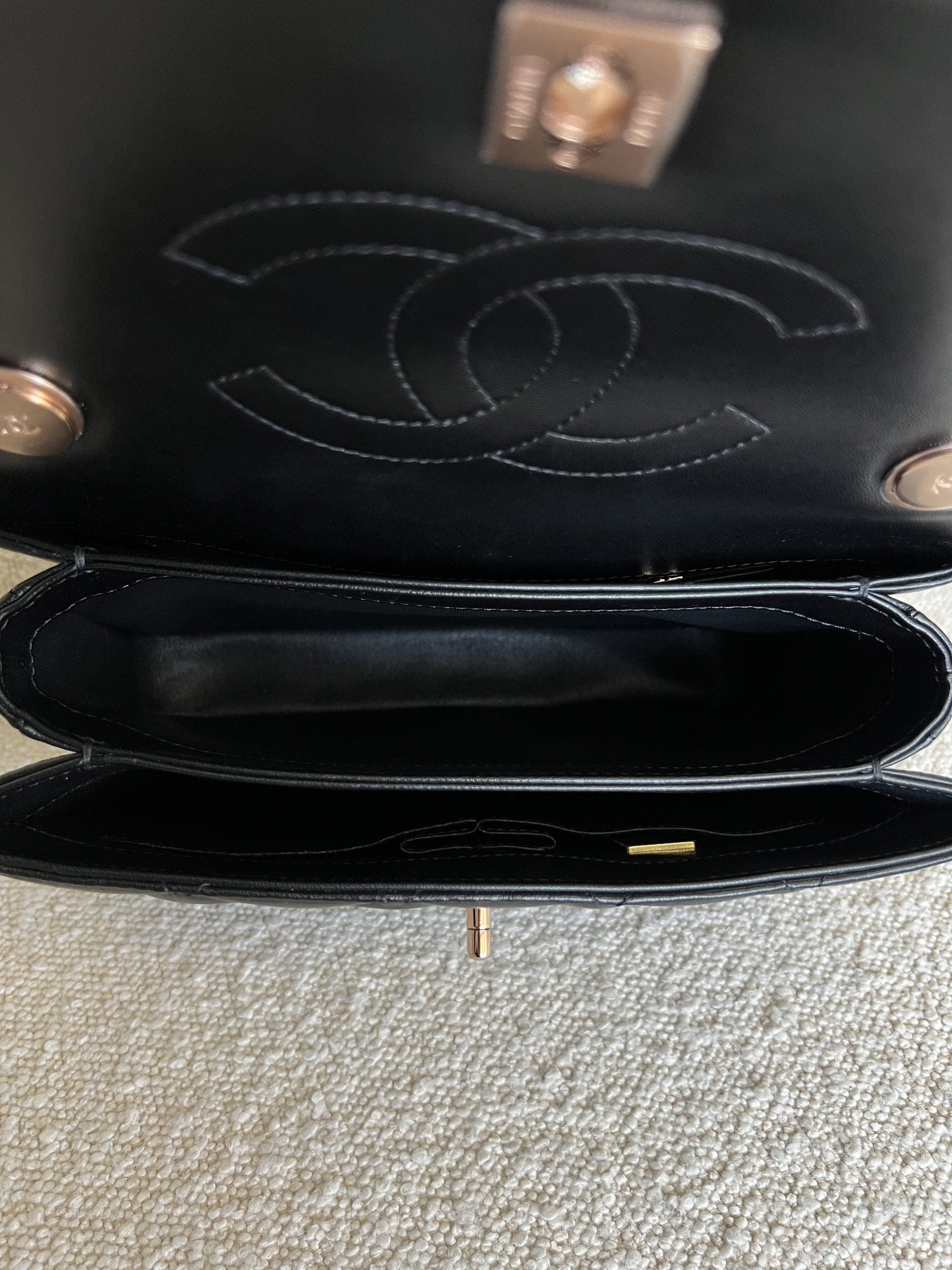 CHANEL パーティバッグ CHANEL 21K Micro Flap Bag w/ Top Handle & Chain - Timeless Luxuries