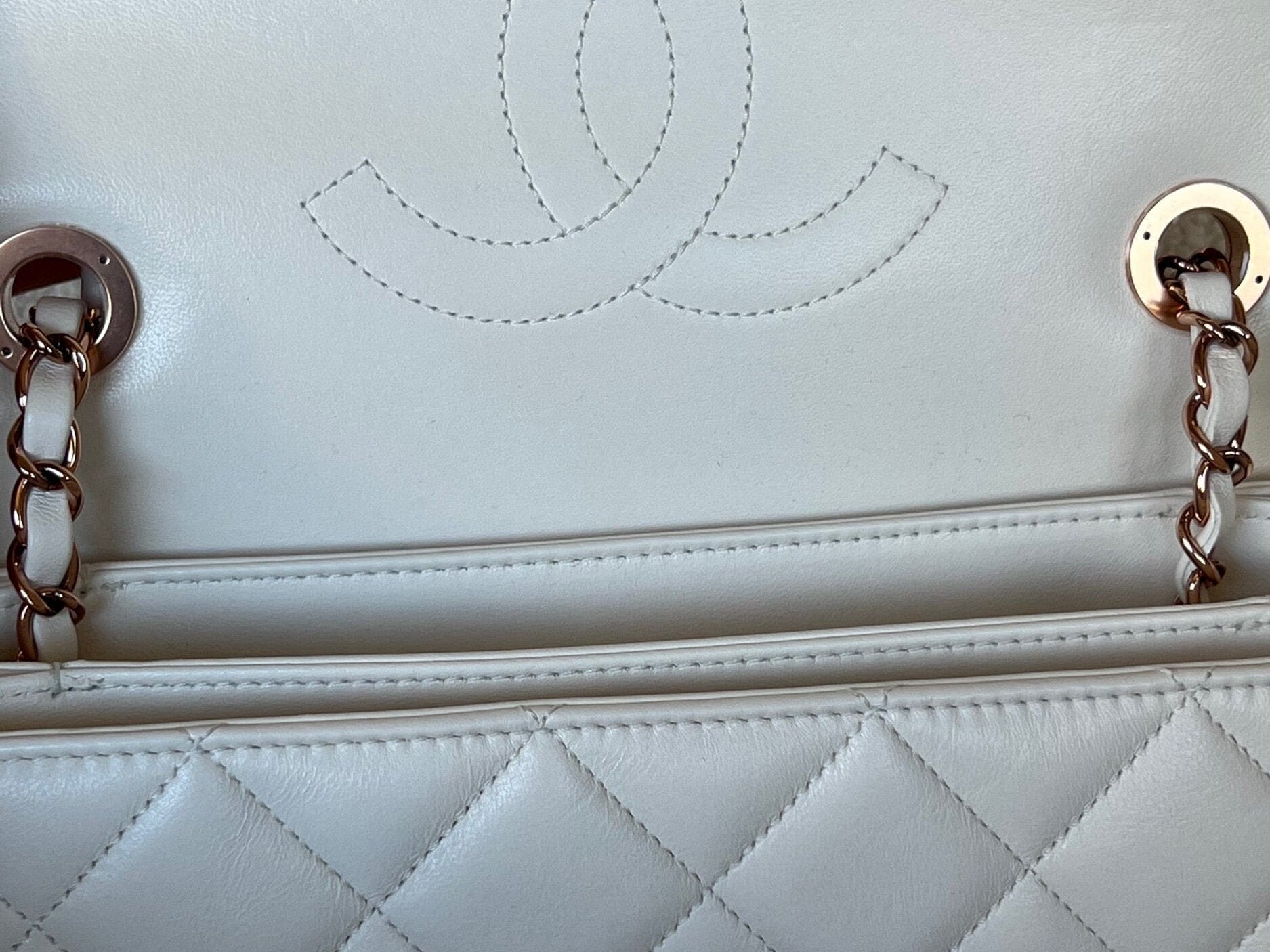 CHANEL Handbag Chanel 21B Small White Lambskin Quilted Trendy CC w/ Rose Gold Hardware - Redeluxe