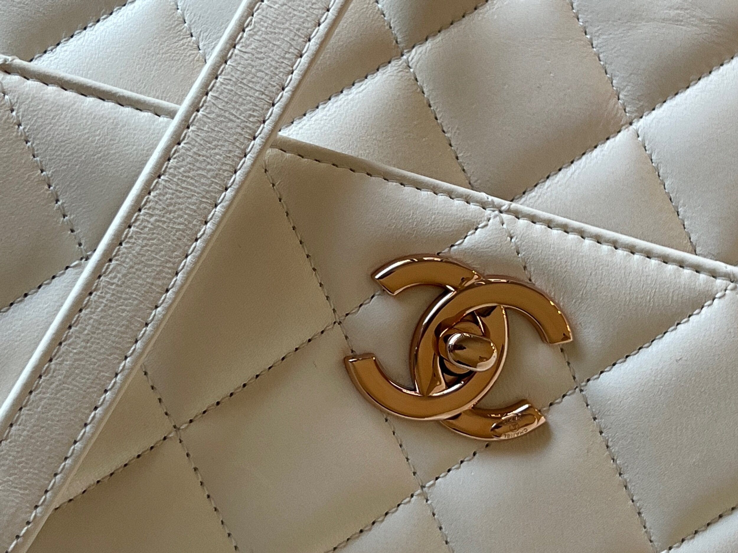 CHANEL Handbag Chanel 21B Small White Lambskin Quilted Trendy CC w/ Rose Gold Hardware - Redeluxe