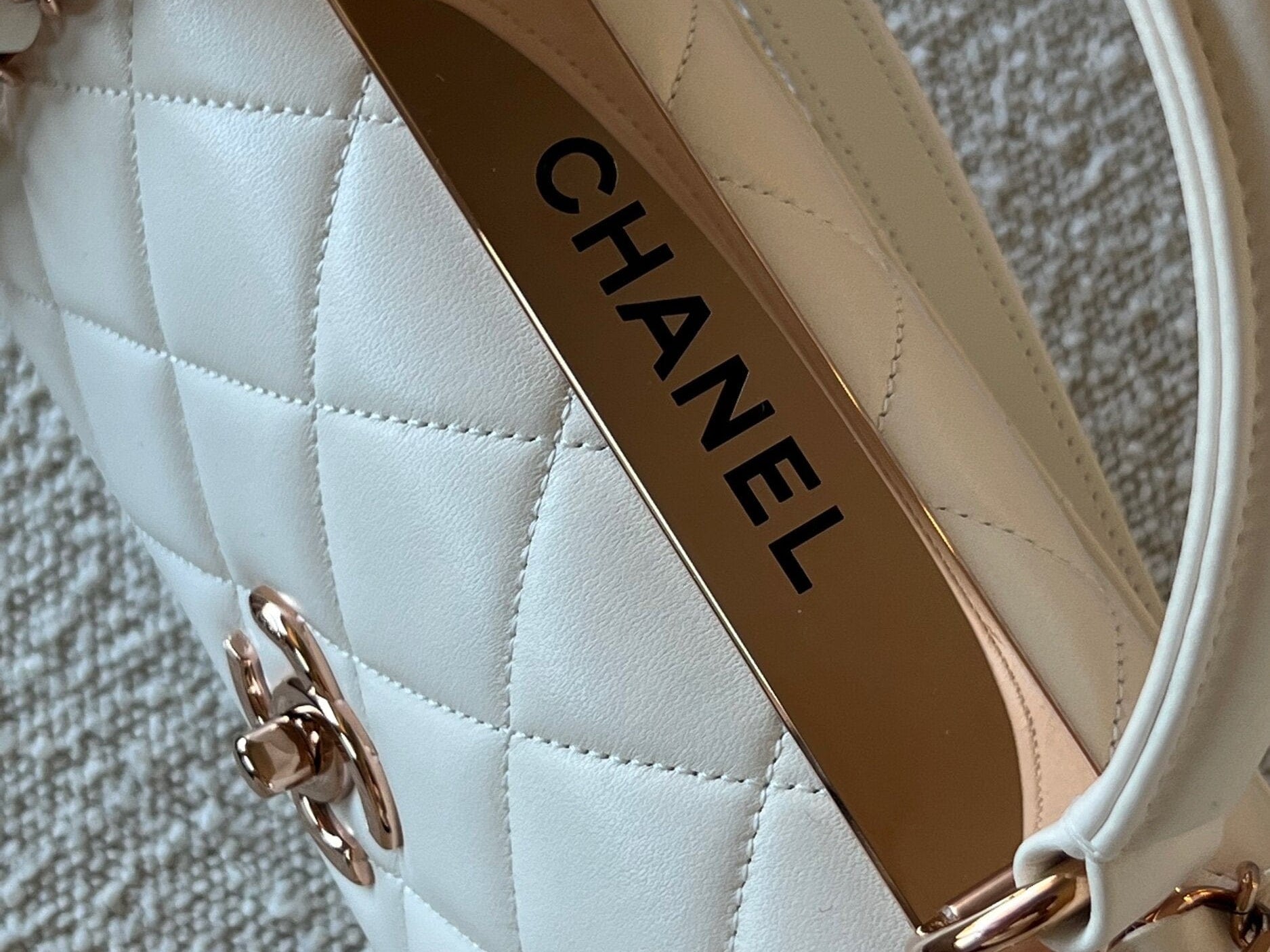 CHANEL Handbag Chanel 21B Small White Lambskin Quilted Trendy CC w/ Rose Gold Hardware - Redeluxe