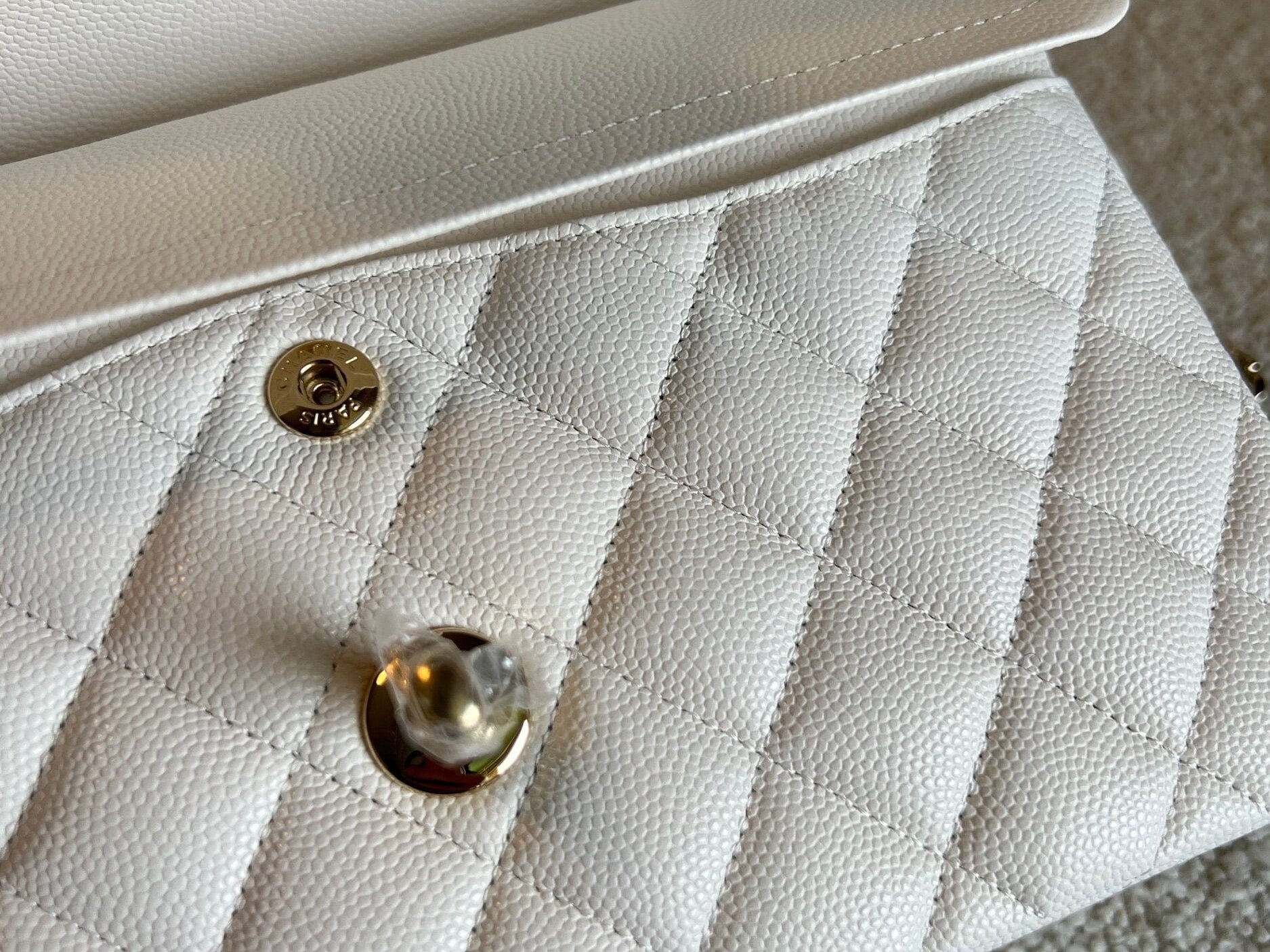 CHANEL Handbag Chanel 21B White Caviar Quilted Classic Flap Small LGHW - Redeluxe