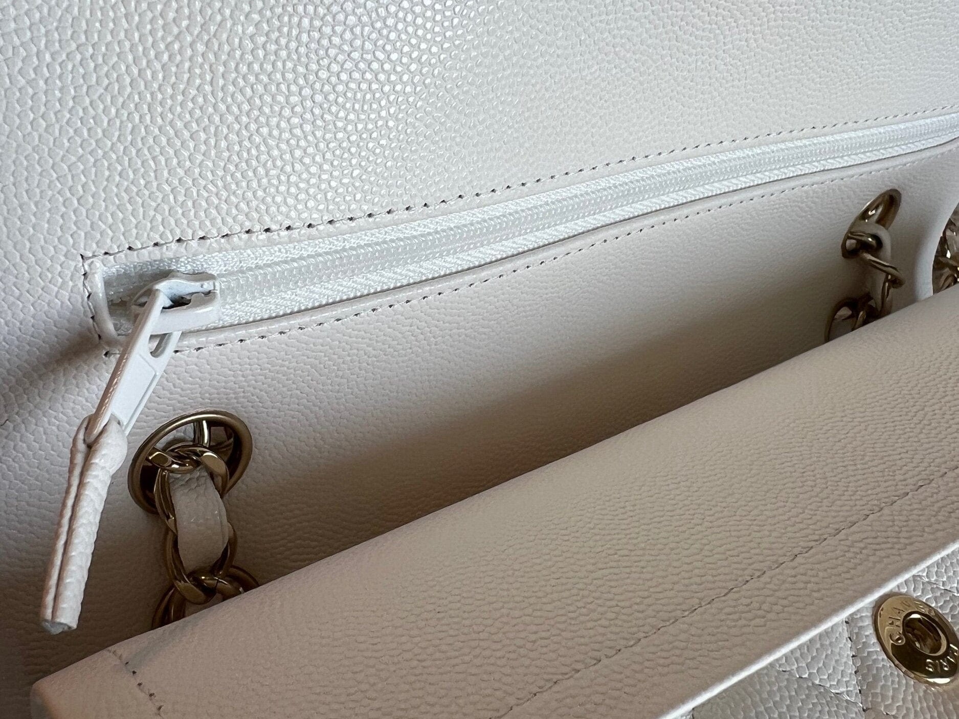 CHANEL Handbag Chanel 21B White Caviar Quilted Classic Flap Small LGHW - Redeluxe
