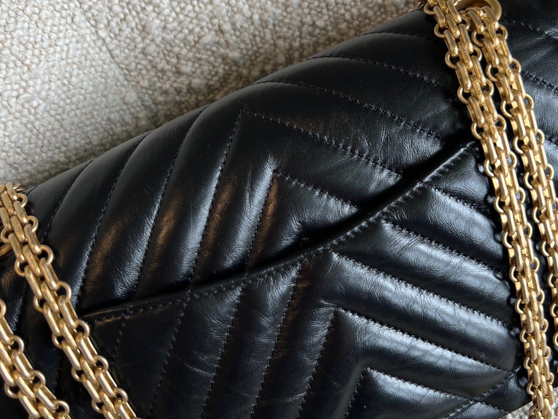 CHANEL Handbag Chanel 21K Reissue 2.55 Black Chevron Aged Calfskin Quilted 225 (Medium) AGHW - Redeluxe
