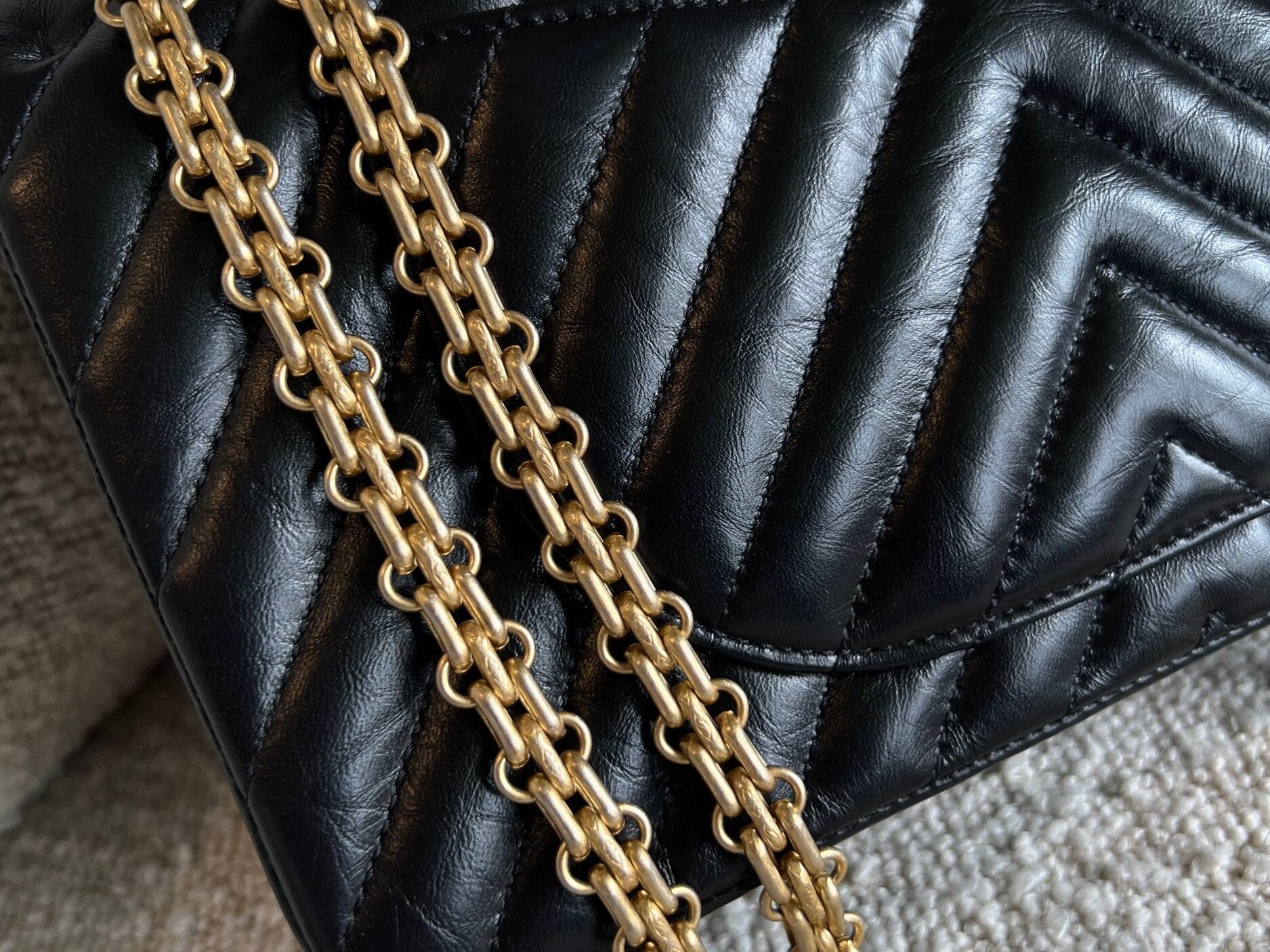 CHANEL Handbag Chanel 21K Reissue 2.55 Black Chevron Aged Calfskin Quilted 225 (Medium) AGHW - Redeluxe