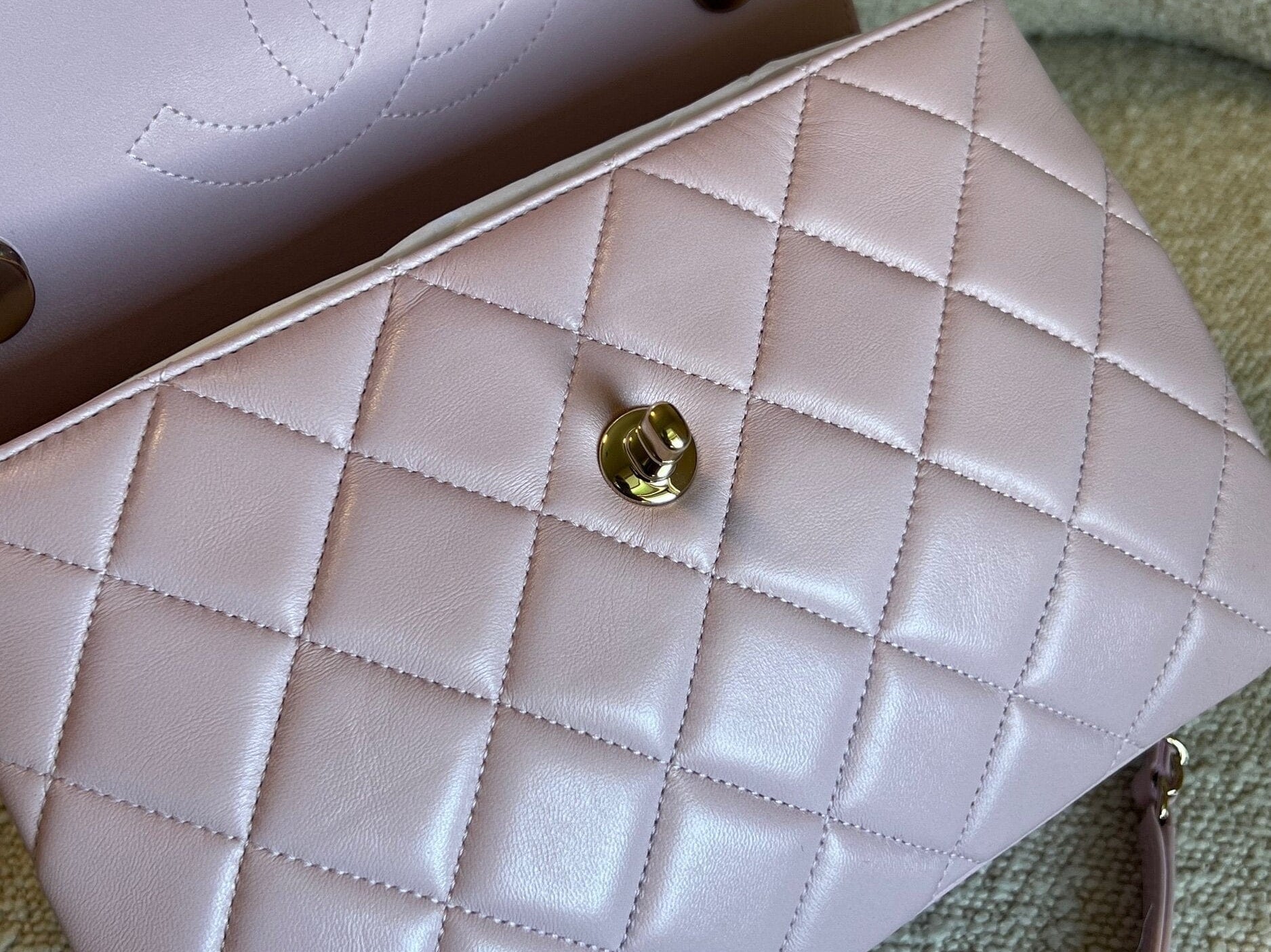 CHANEL Handbag Chanel 21S Small Light Pink Lambskin Quilted Trendy CC LGHW - Redeluxe