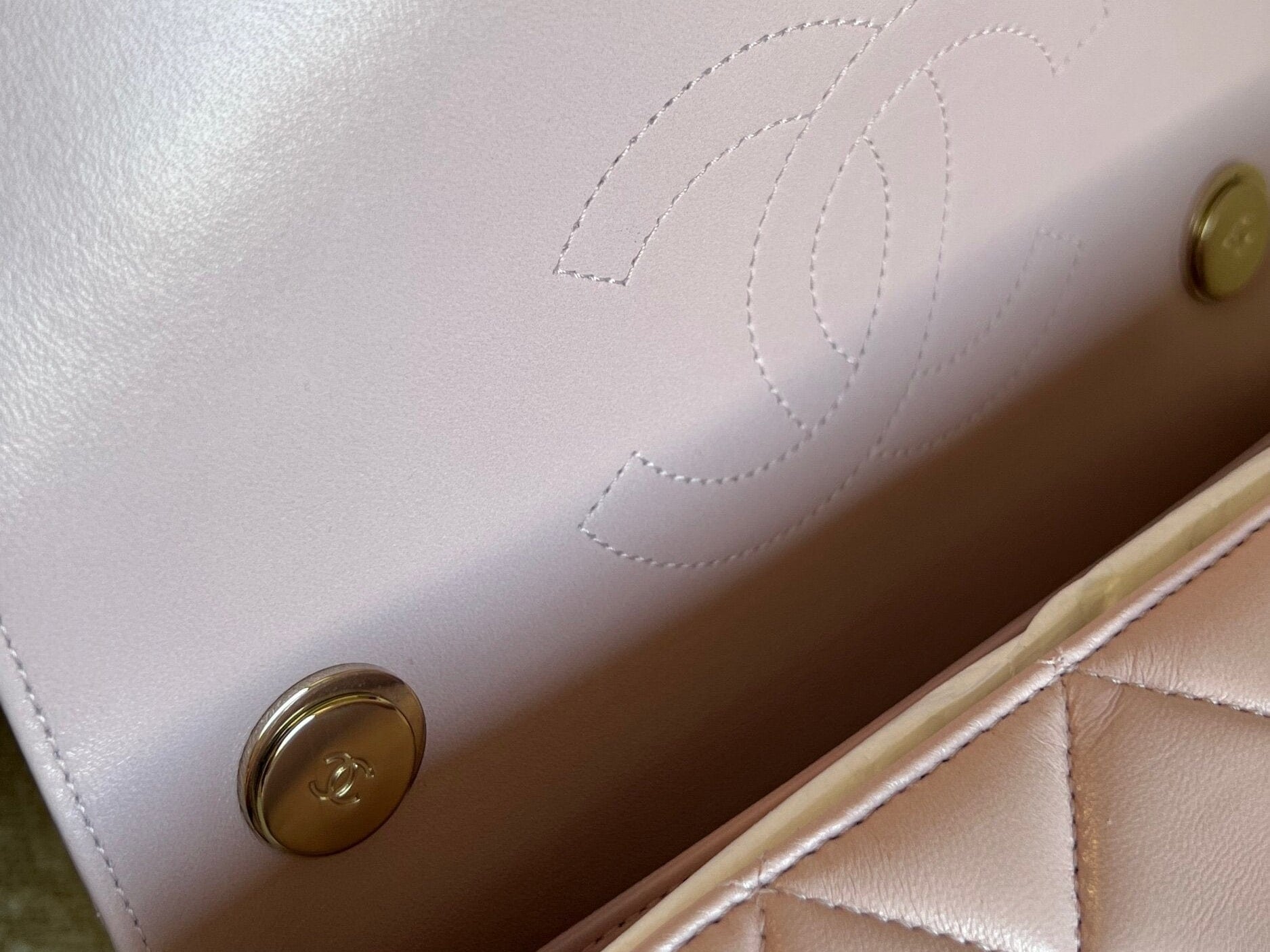 CHANEL Handbag Chanel 21S Small Light Pink Lambskin Quilted Trendy CC LGHW - Redeluxe