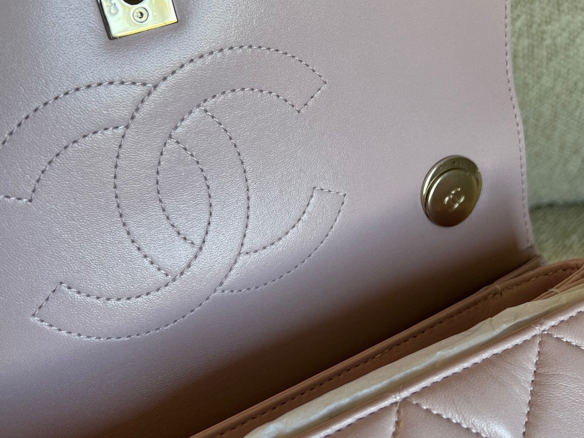 CHANEL Handbag Chanel 21S Small Light Pink Lambskin Quilted Trendy CC LGHW - Redeluxe