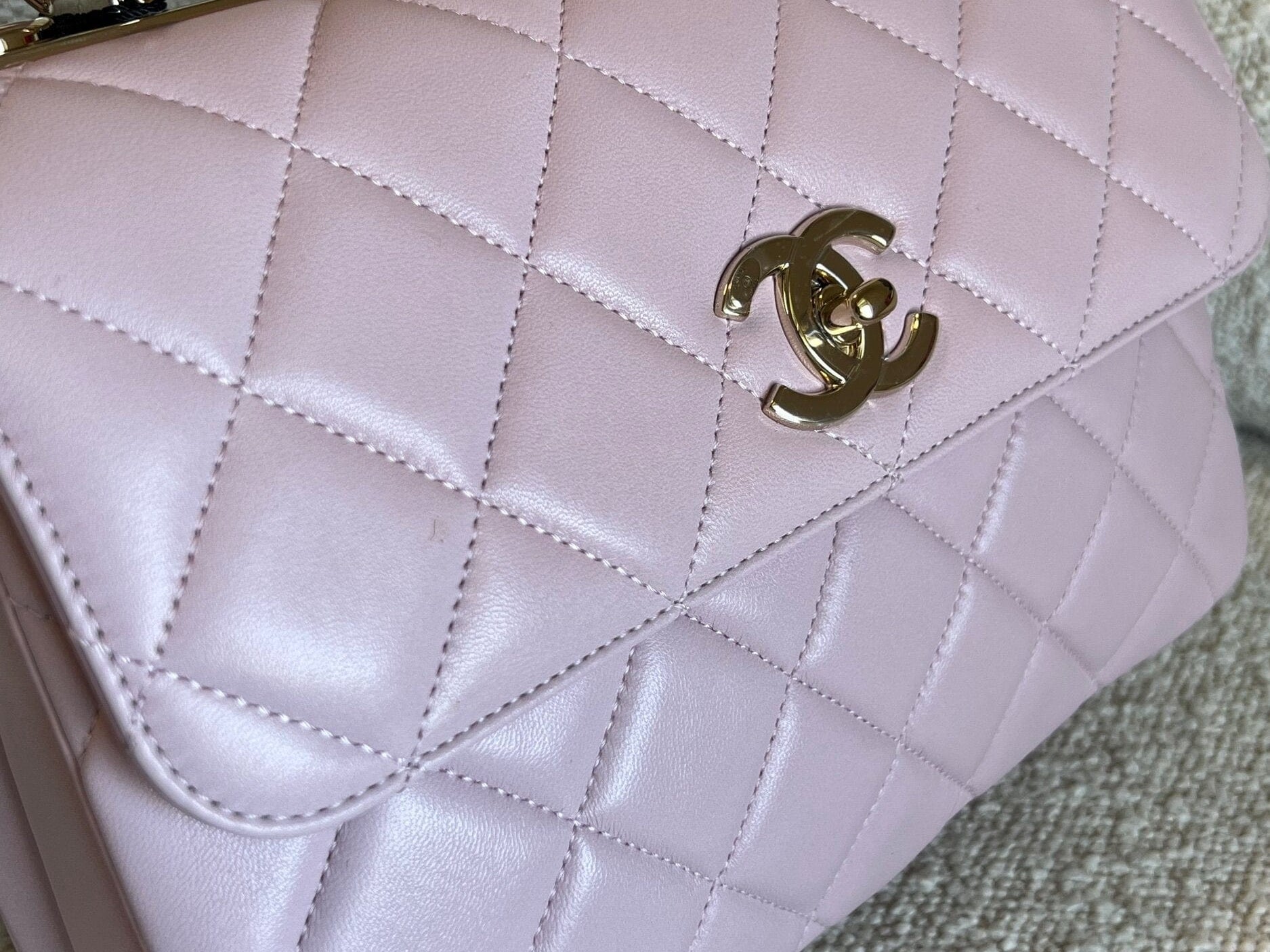 CHANEL Handbag Chanel 21S Small Light Pink Lambskin Quilted Trendy CC LGHW - Redeluxe