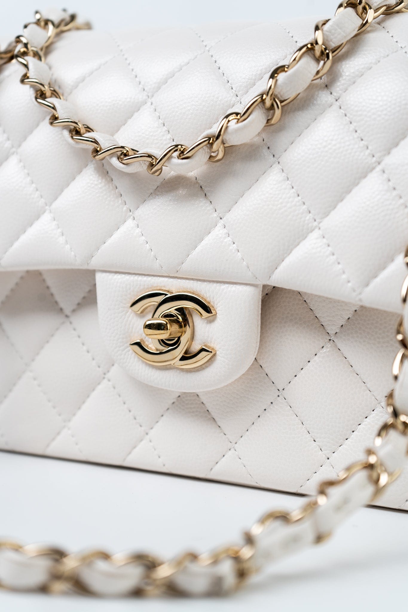 Buy CHANEL 21S White Caviar Classic Flap Small LGHW - REDELUXE