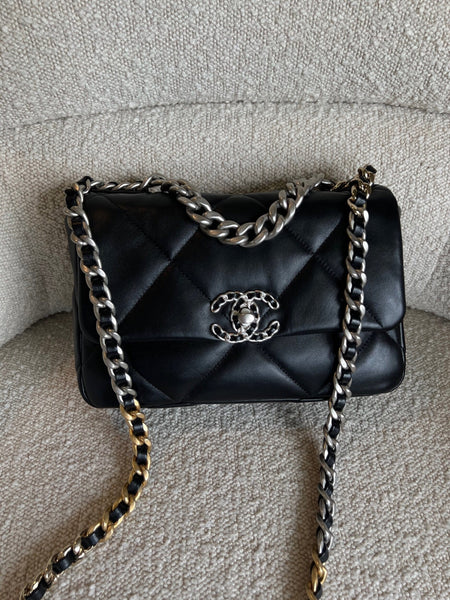 chanel-handbag-chanel-22c-