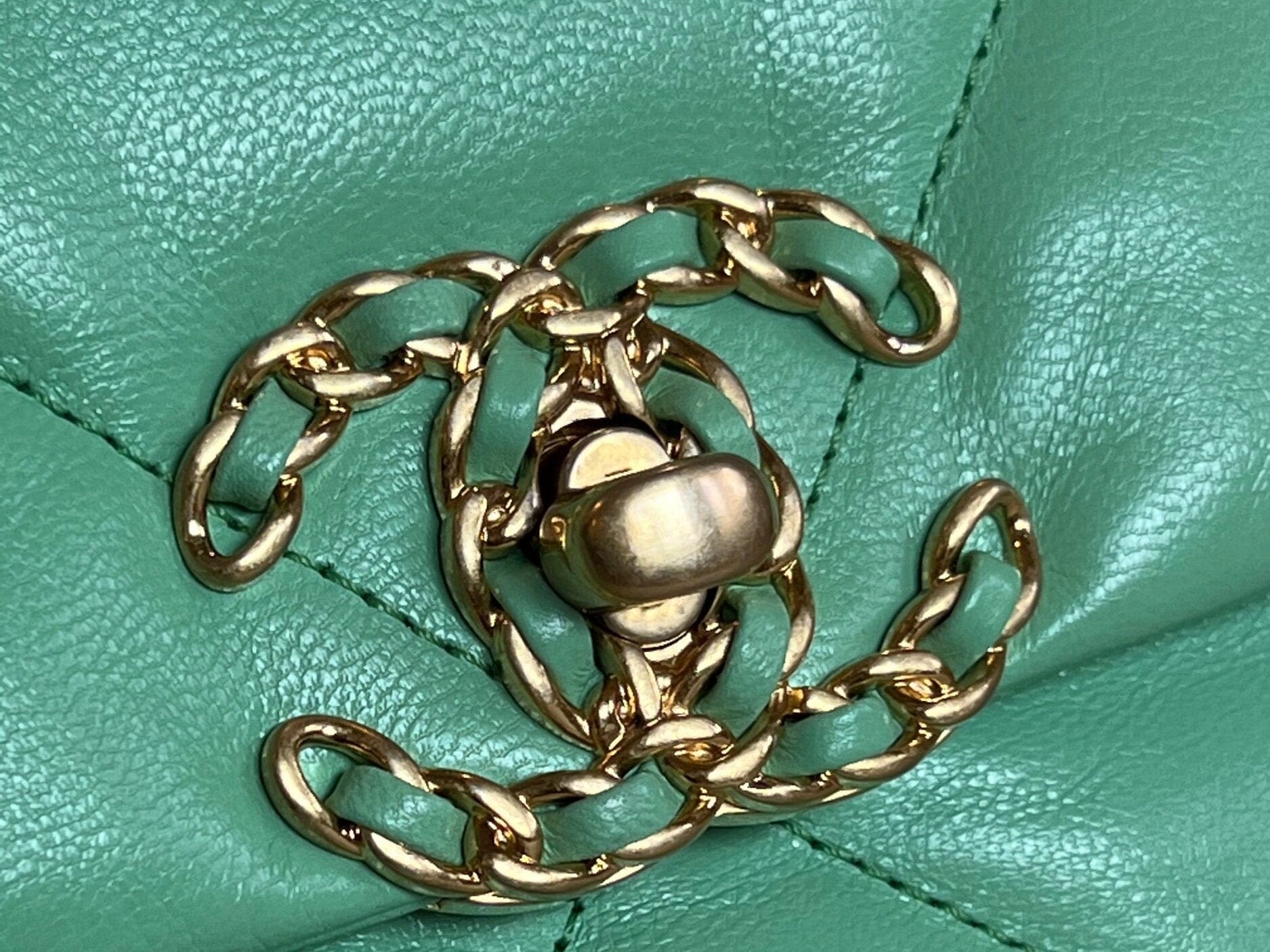 CHANEL Handbag Chanel Green Goatskin Quilted Small 19 Flap MHW - Redeluxe