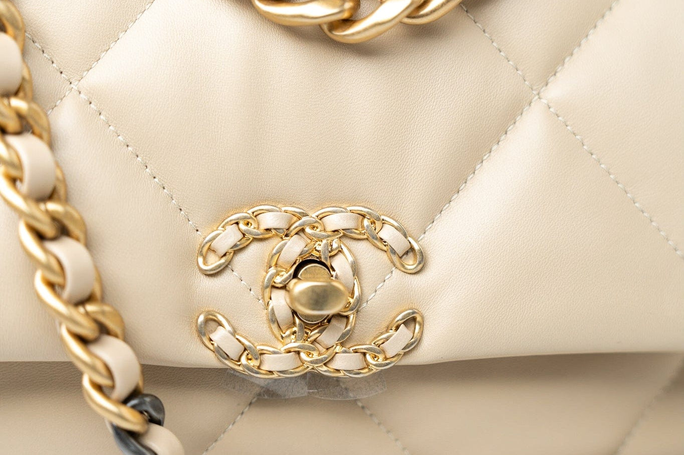CHANEL Handbag Cream 22S Beige Lambskin Quilted Small 19 Flap Mixed Hardware - Redeluxe