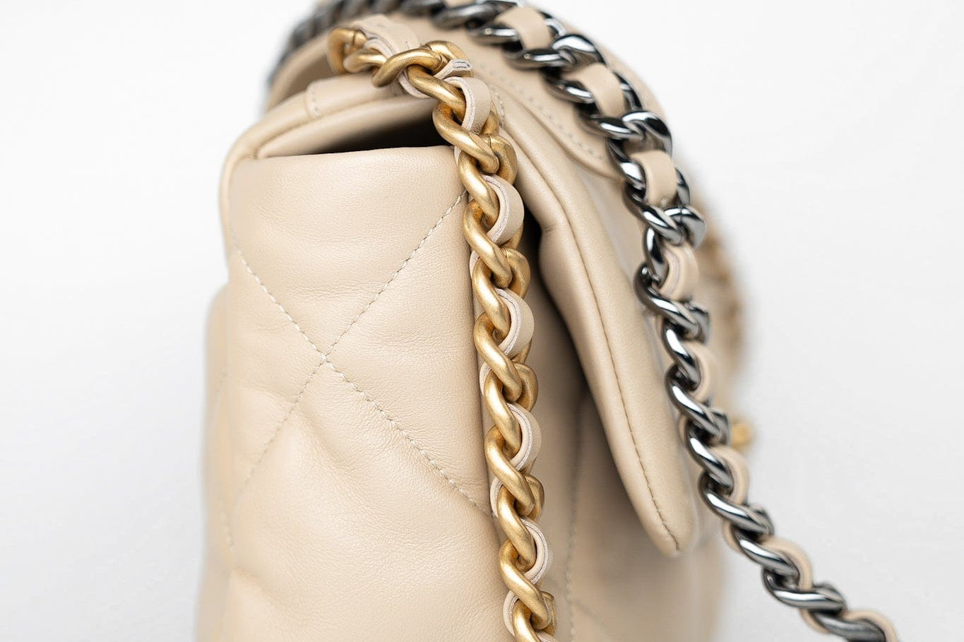 CHANEL Handbag Cream 22S Beige Lambskin Quilted Small 19 Flap Mixed Hardware - Redeluxe