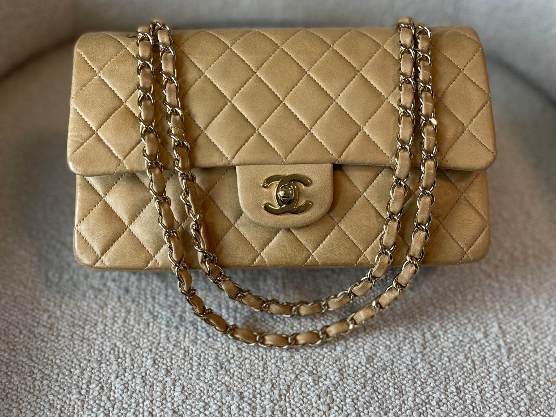 CHANEL Handbag Cream Vintage Beige Lambskin Quilted Classic Flap Medium GHW - Redeluxe