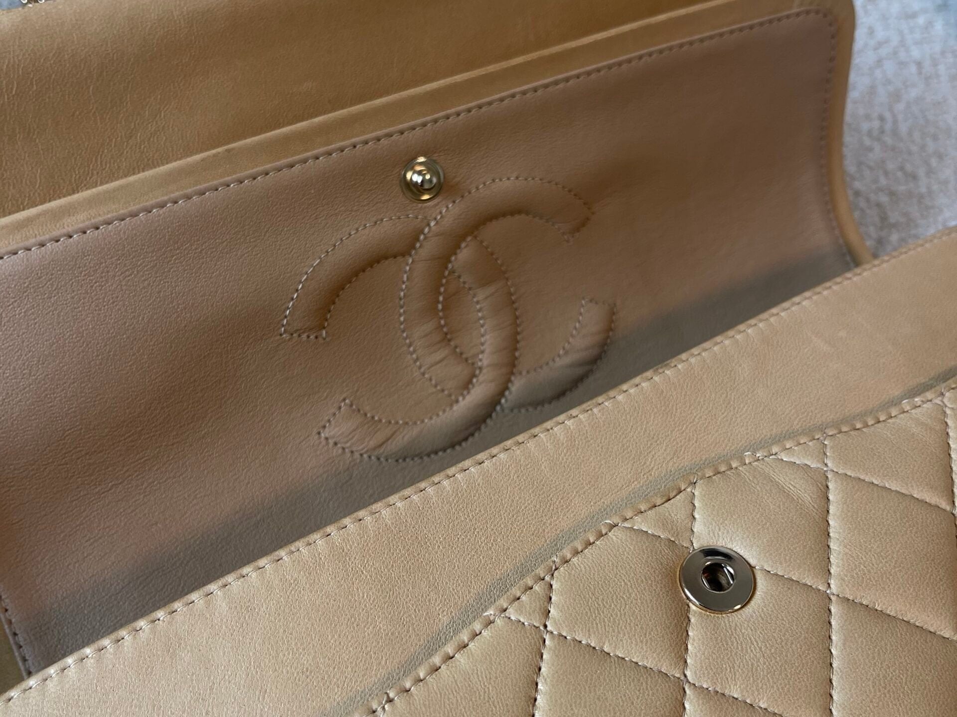 CHANEL Handbag Cream Vintage Beige Lambskin Quilted Classic Flap Medium GHW - Redeluxe