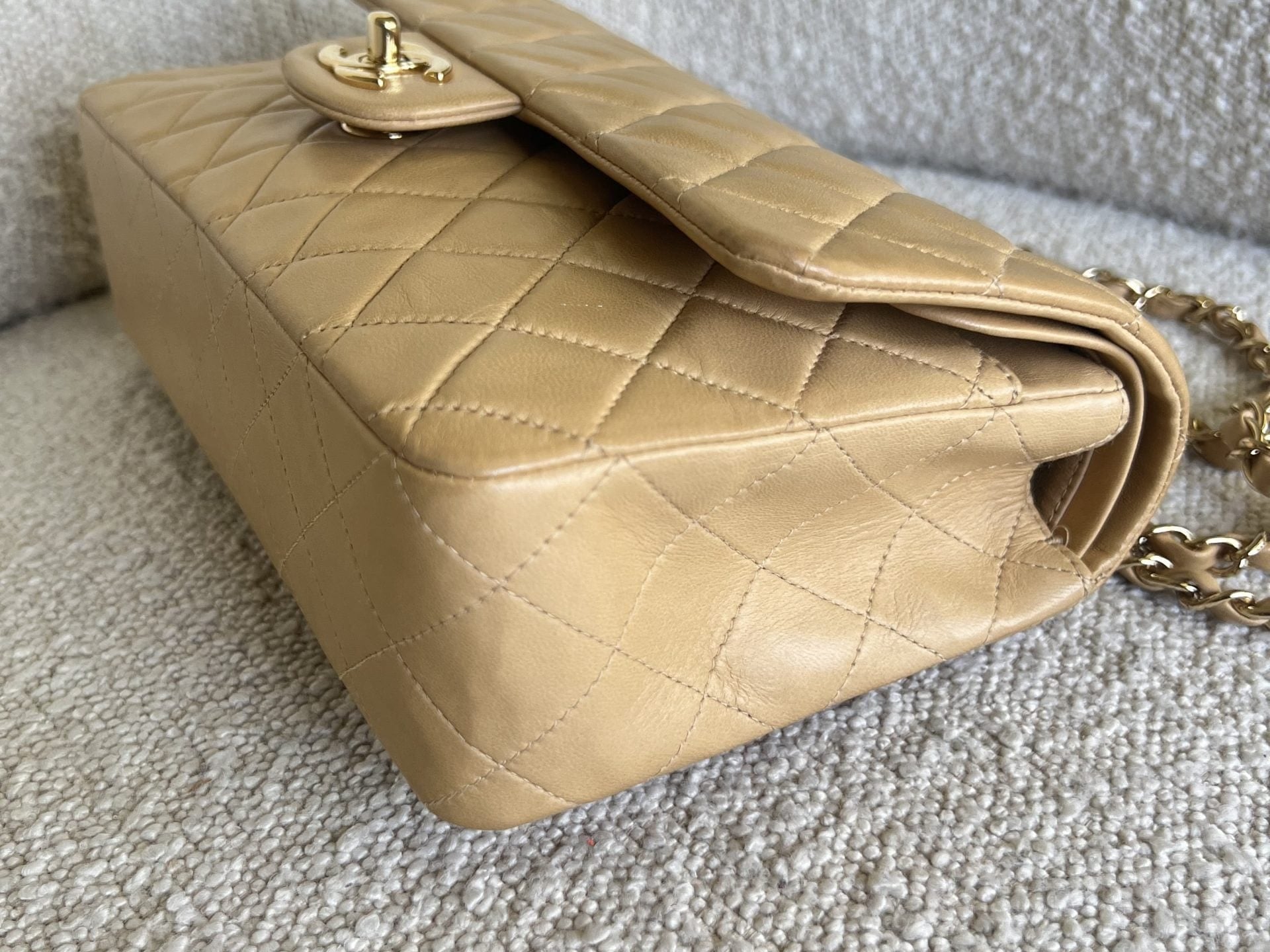 CHANEL Handbag Cream Vintage Beige Lambskin Quilted Classic Flap Medium GHW - Redeluxe