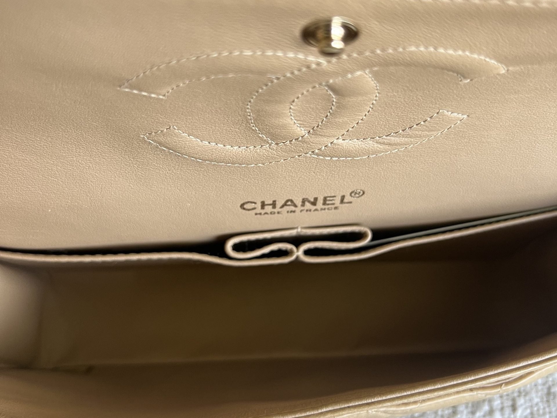 CHANEL Handbag Cream Vintage Beige Lambskin Quilted Classic Flap Medium GHW - Redeluxe