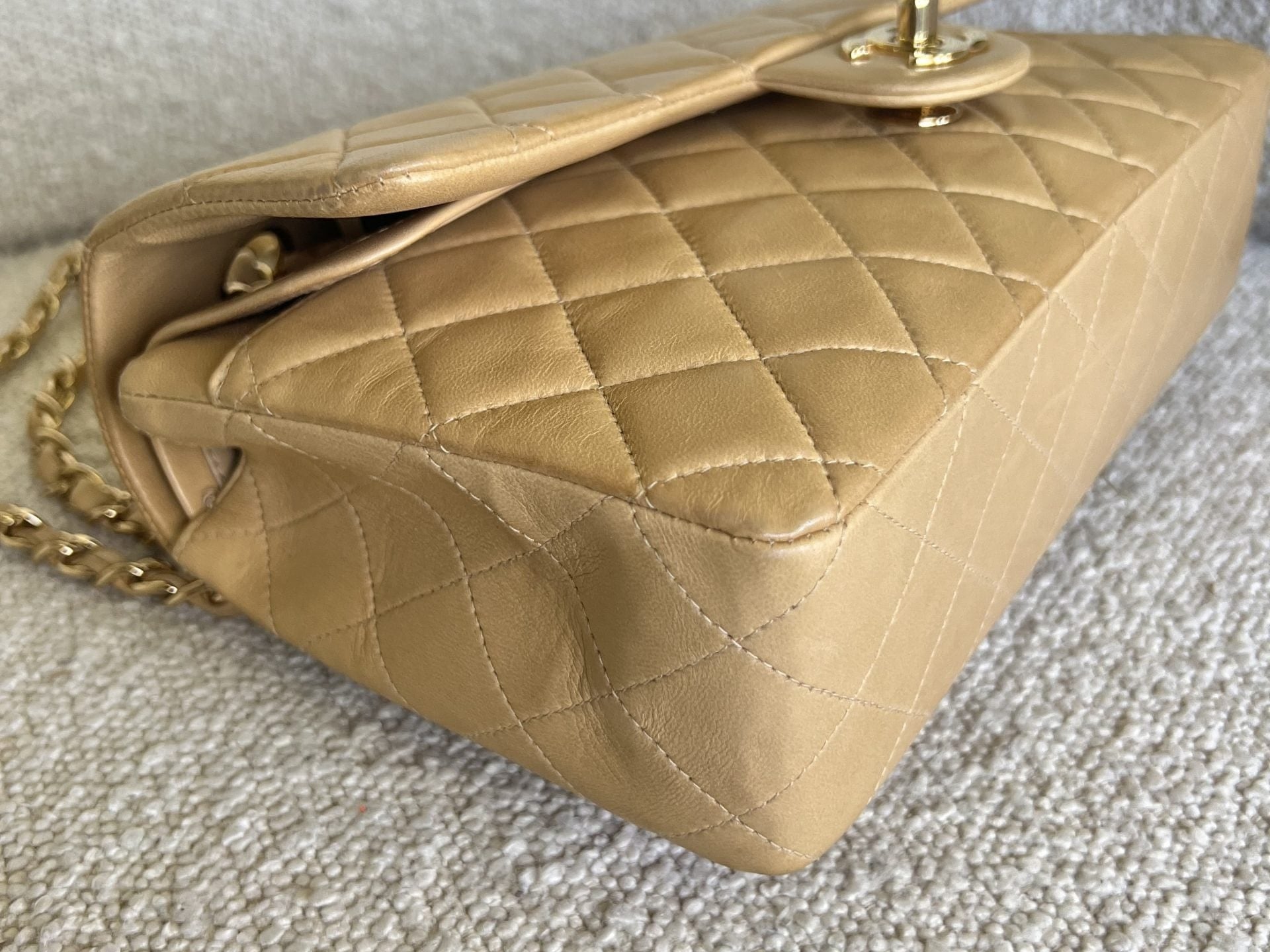 CHANEL Handbag Cream Vintage Beige Lambskin Quilted Classic Flap Medium GHW - Redeluxe