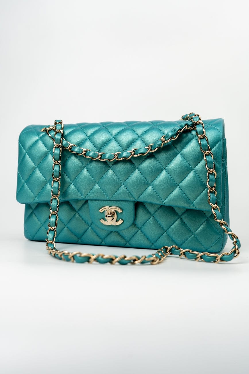 Buy REDELUXE's 21S Iridescent Green Lambskin Quilted Classic Flap