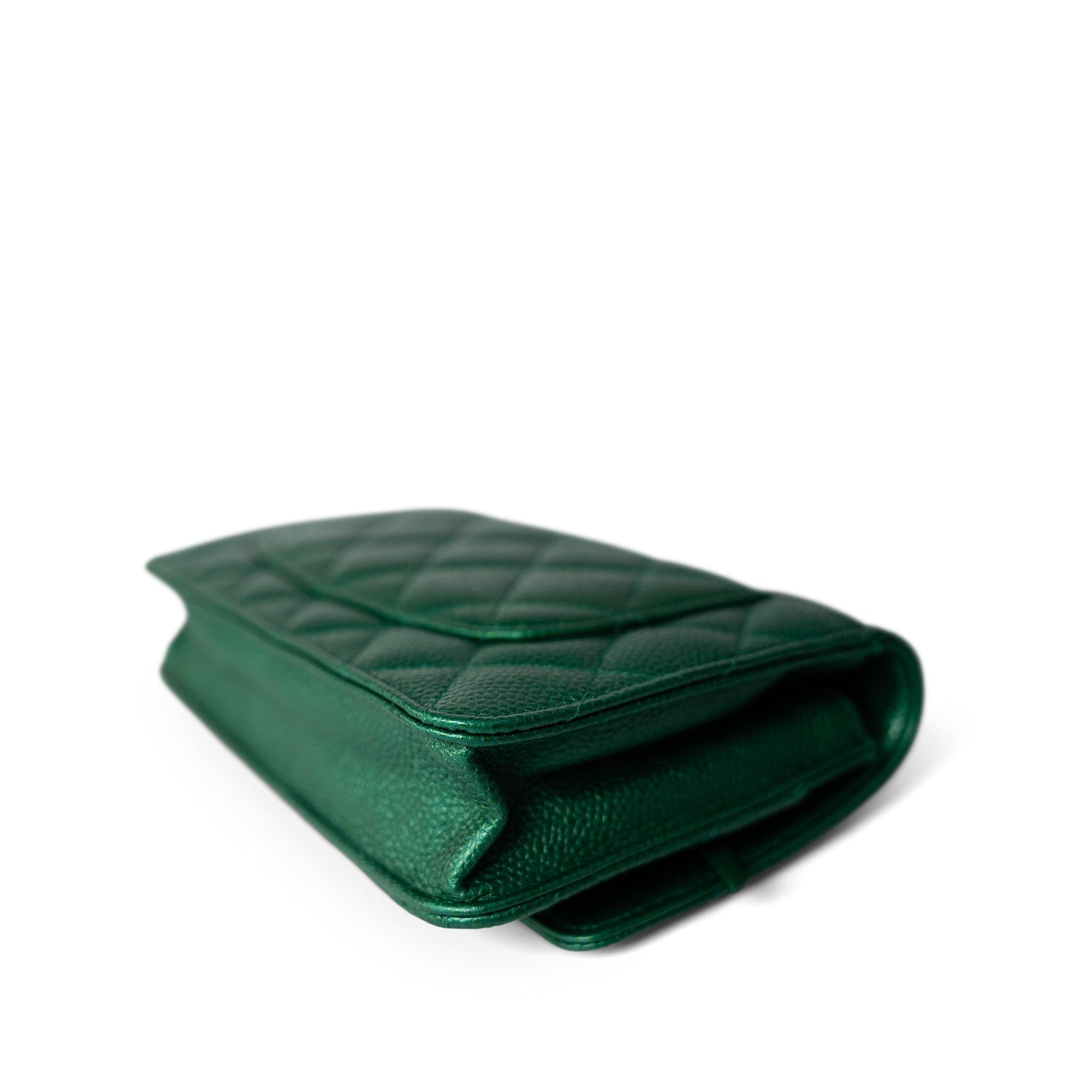 CHANEL 18S エメラルドグリーン メタリックキャビアスキン ウォレット 中古・古着通販】CHANEL (シャネル) マトラッセ キャビアスキン