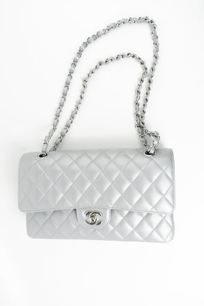 茶*様 Chanel Silver ヴィンテージバッグ Chanel Metallic Silver Quilted Pixel Effect Calfskin Leather