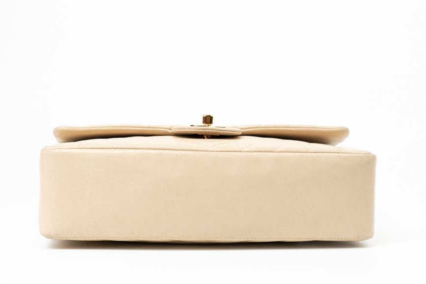 CHANEL Handbag Vintage Beige Lambskin Chevron Classic Flap Medium GHW - Redeluxe