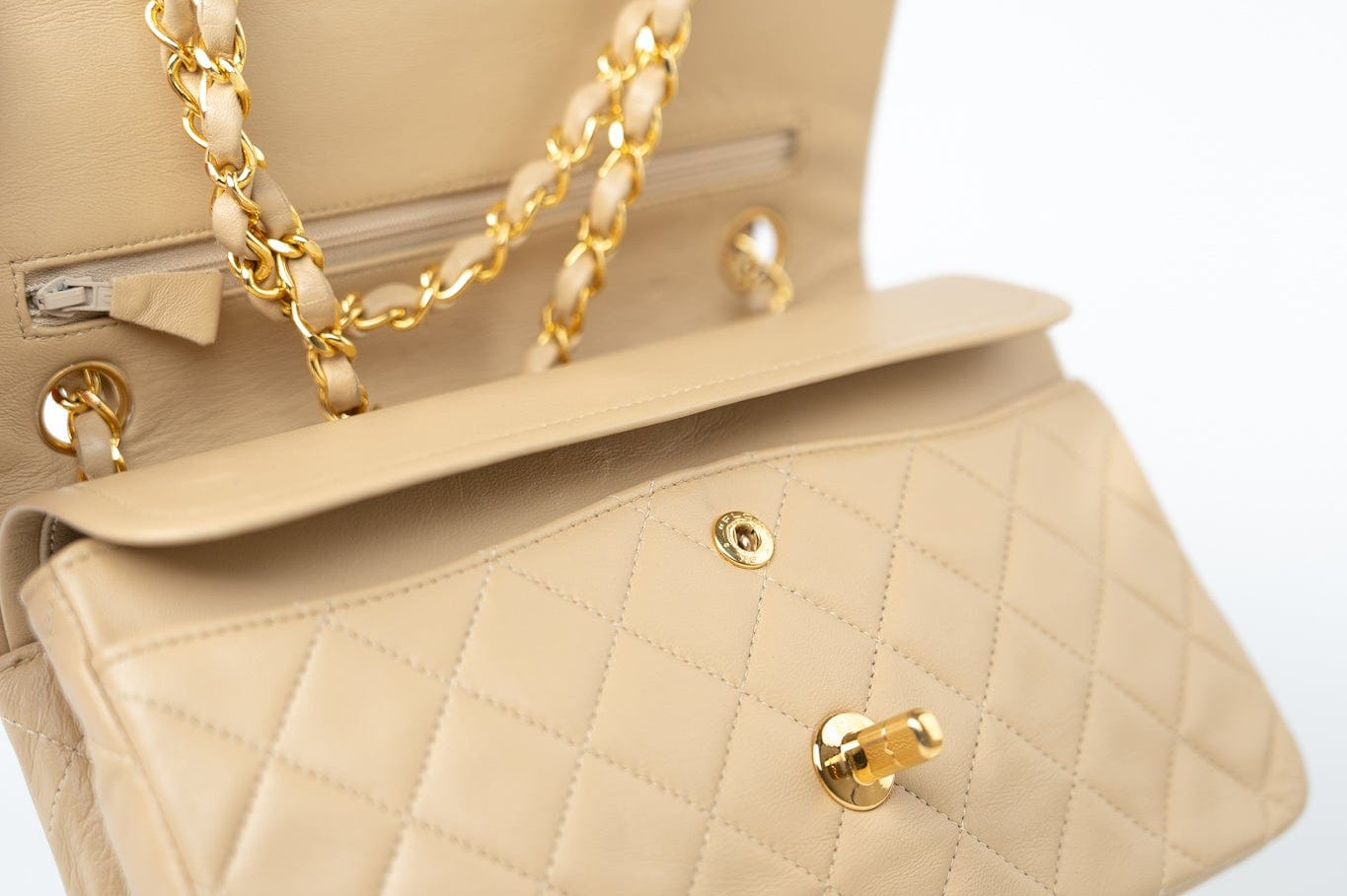 CHANEL Handbag Vintage Beige Lambskin Quilted Classic Flap Small Gold Hardware - Redeluxe