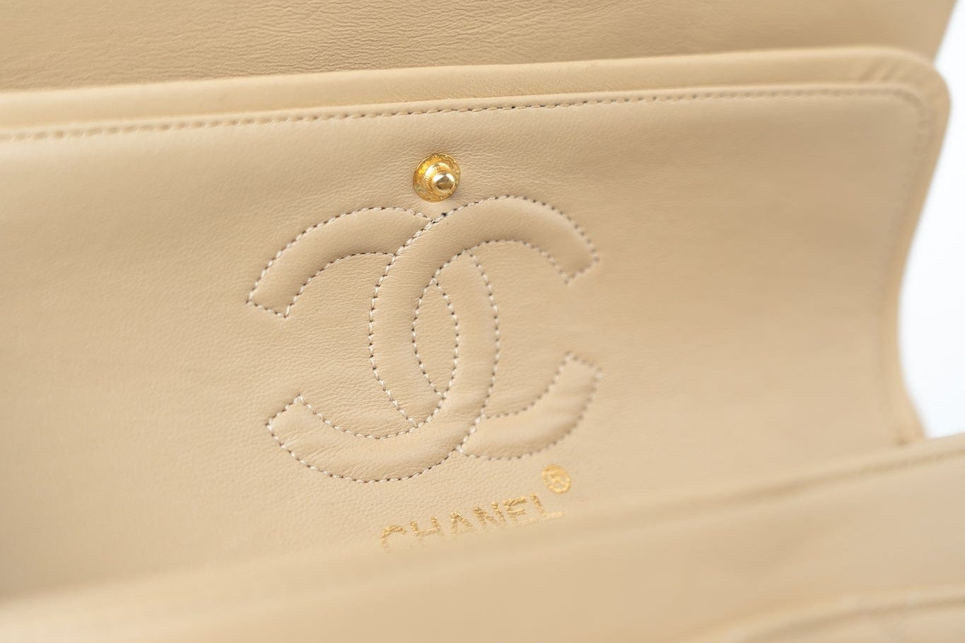 CHANEL Handbag Vintage Beige Lambskin Quilted Classic Flap Small Gold Hardware - Redeluxe