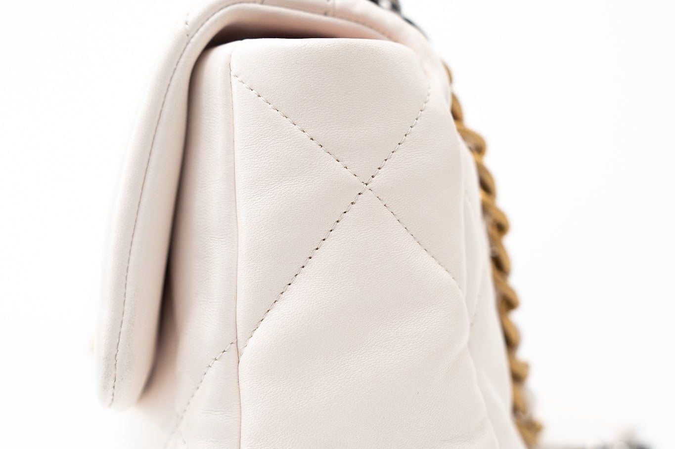 CHANEL Handbag White 21p White 19 Lambskin Quilted 19 Flap Small - Redeluxe