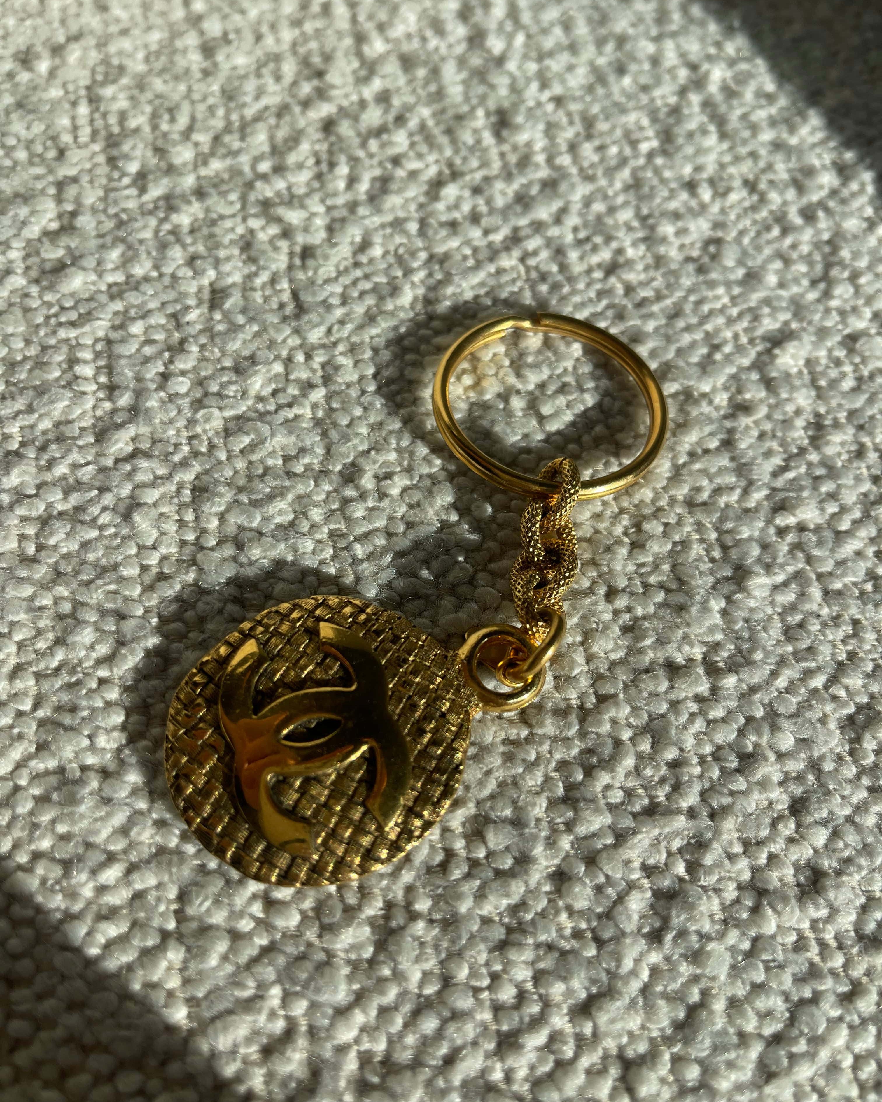Buy Chanel Vintage Gold-tone Metal Round Coco Mark Charm Keyholder Buy Chanel Vintage Gold-tone Metal Round Coco Mark Charm Keyholder